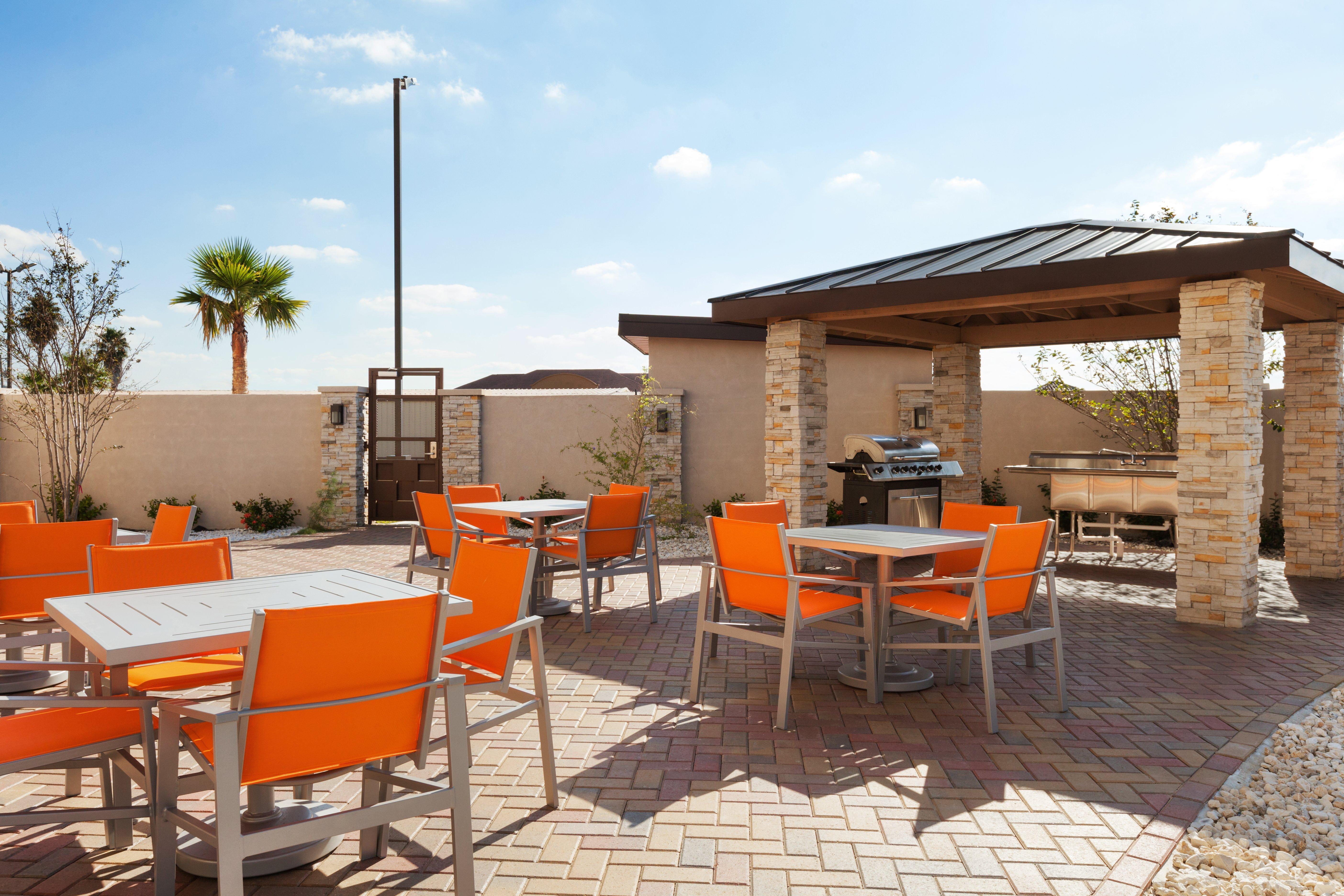 Holiday Inn Express & Suites Edinburg- Mcallen Area By Ihg Ngoại thất bức ảnh